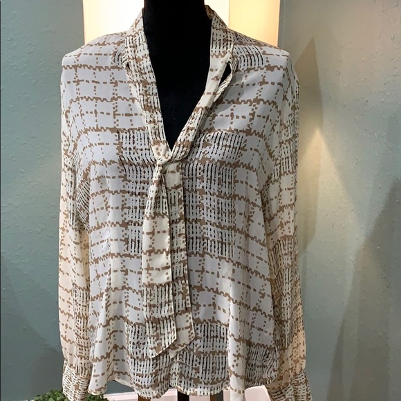 New York & Company Tops - New York&Co used long sleeve blouse size XL